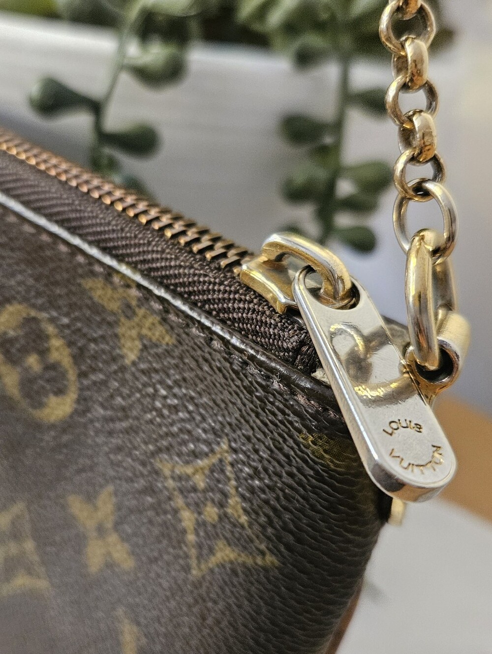 Louis Vuitton Milla Pochette Monogram Canvas MM ✨️ - Picture 4 of 11